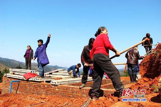 湖南绥宁村民自筹5万建自来水工程(图)