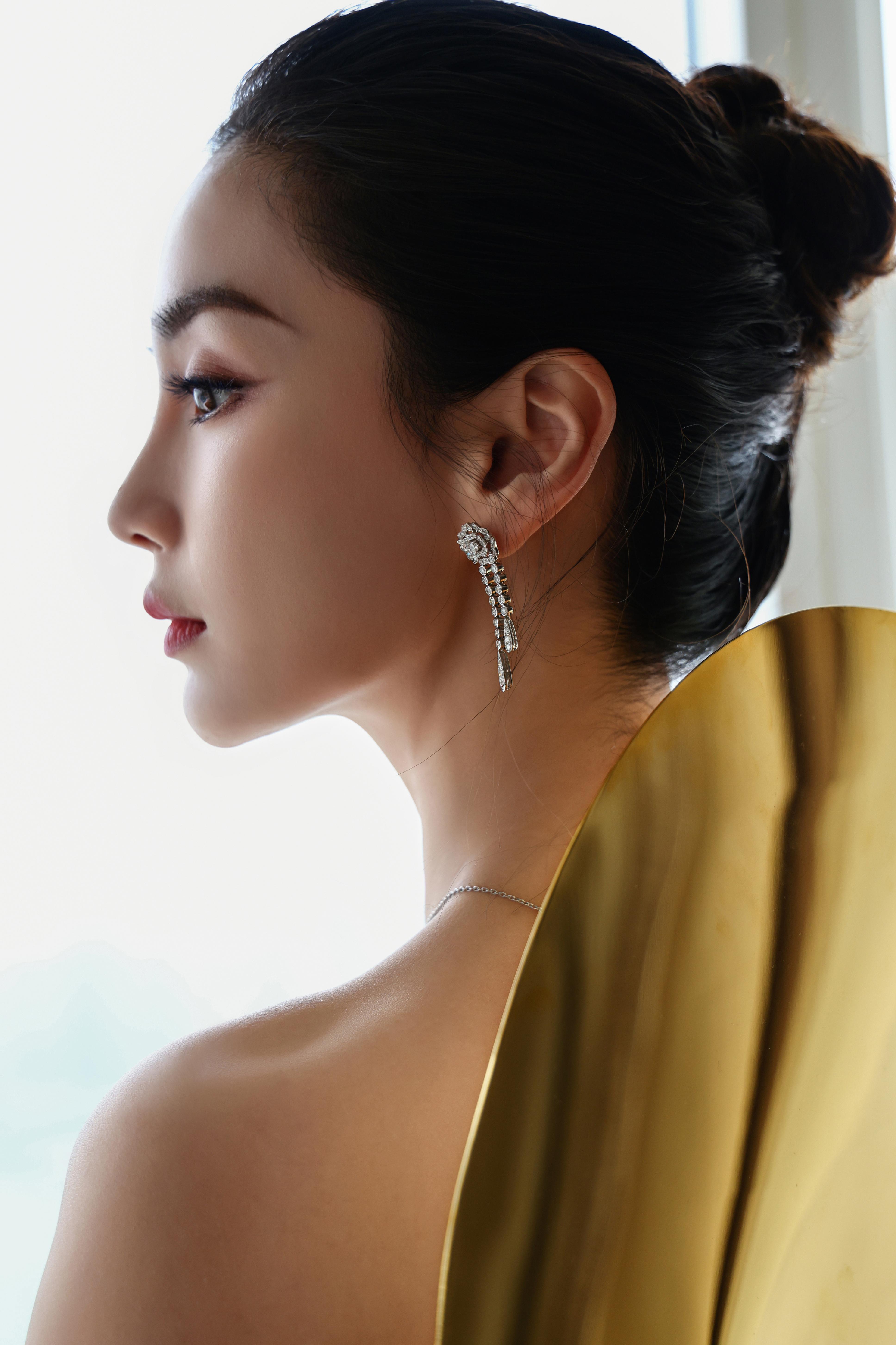 杨颖（Angelababy）受邀出席HK FILMART香港国际影视展 白色抹胸礼服裙皎若荧月,a2